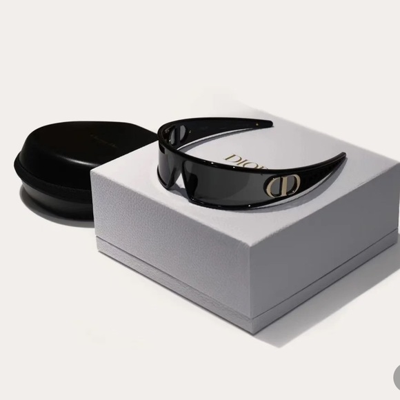 DIOR
VeryDior M1U Shield Sunglasses, 91mm - Picture 1 of 7